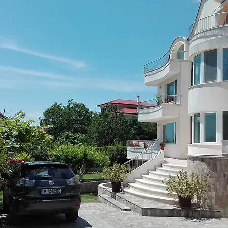 Guest house Roni 3*